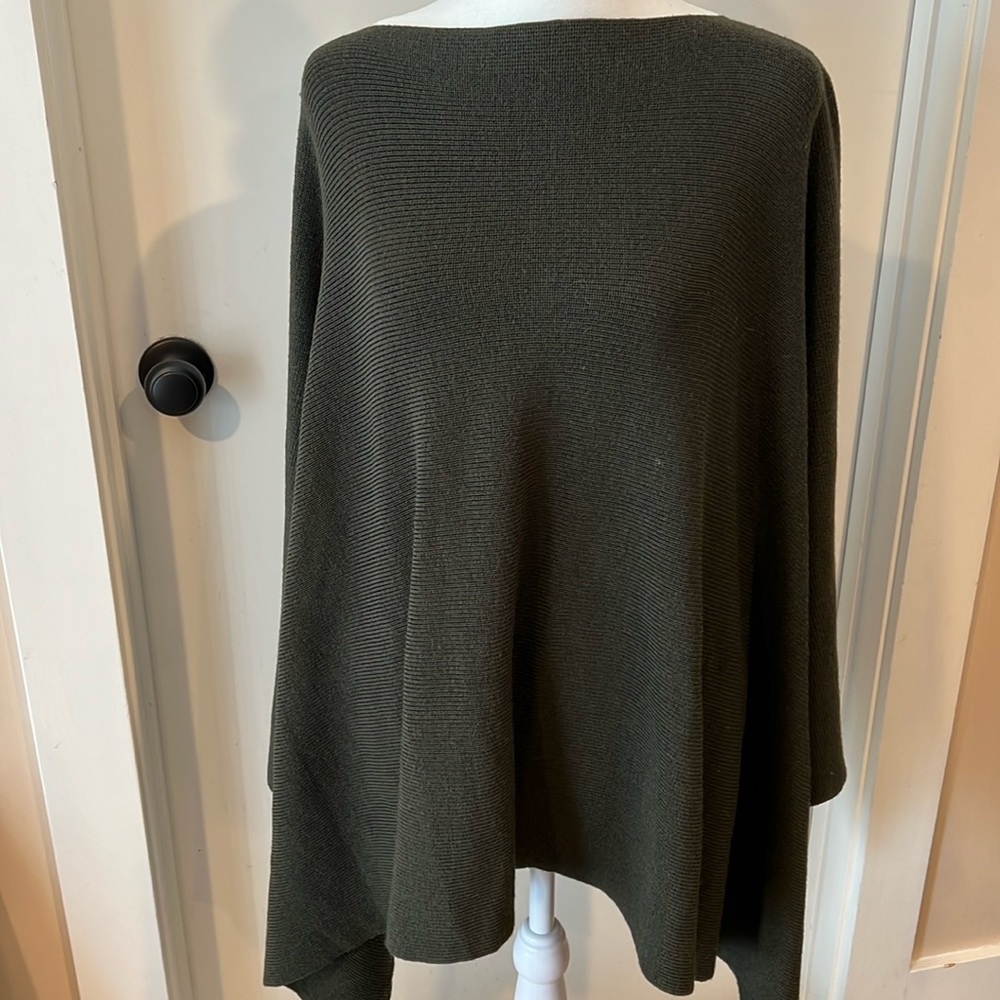 Olive green Lululemon cape with vented/open sleeves